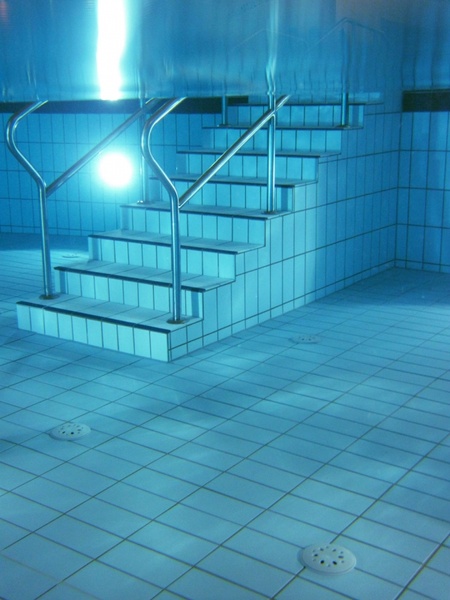 pool stairs underwater 