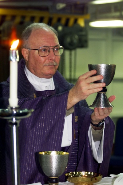 priest mass roman catholic 