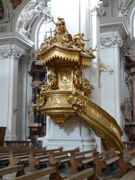 pulpit golden gilded