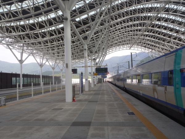 railway station korea platform