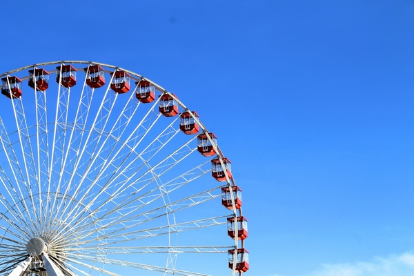 red 038 white ferris wheel on blue sky