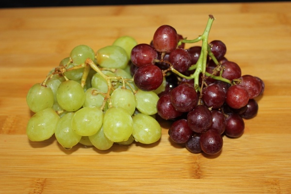 red and green grapes fruit