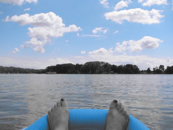 relax float lake