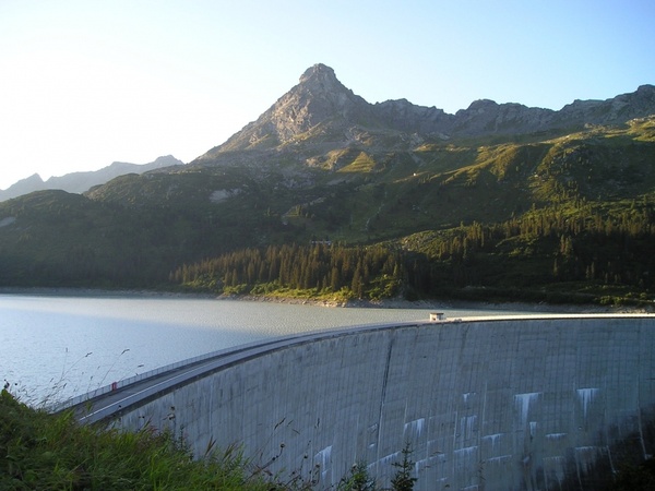 reservoir dam 