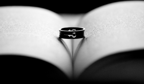 ring book shadow