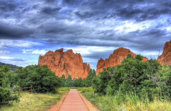 road to the rocks of the gods at garden of the gods colorado