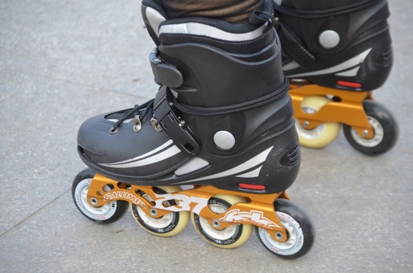 rollerblade skate boots