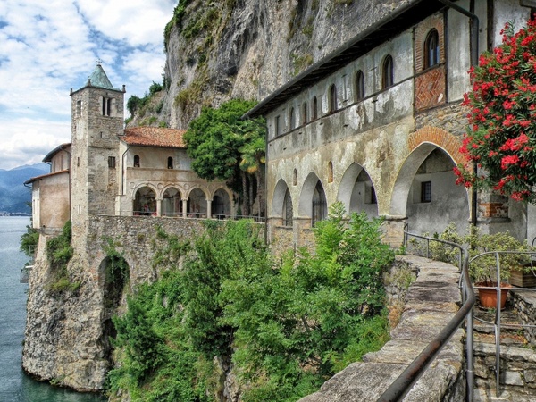 santa-caterina-del-sosso italy monastery 