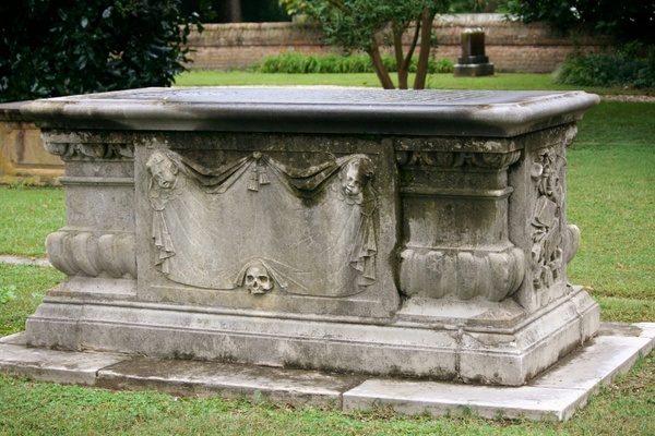 sarcaphagus coffin tomb 