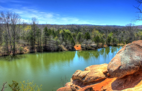 scenic overview of the water at elephant rocks state park 