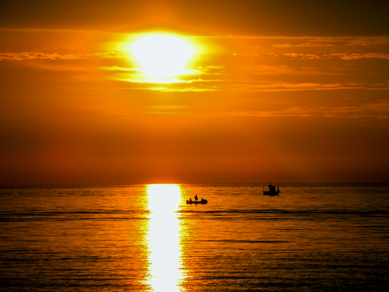 sea scene picture dark twilight sunlight 