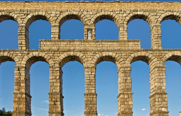 segovia spain roman aqueduct 