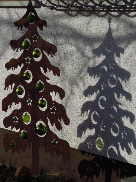shadow drop shadow christmas tree