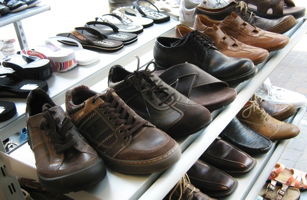 shoes shelf display