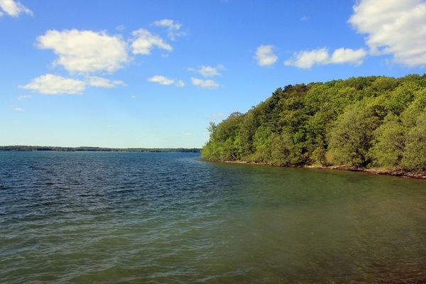 shoreline and sky at wellesley island state park new york