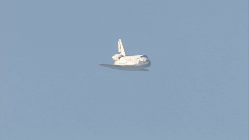 short clipt of space shuttle landing on ground