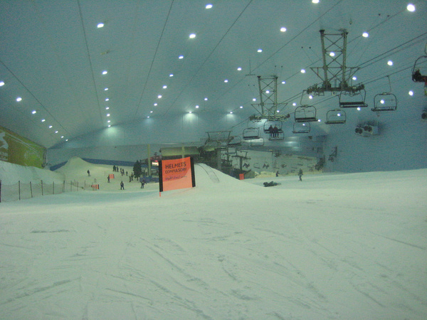 ski dubai from the top of the slope