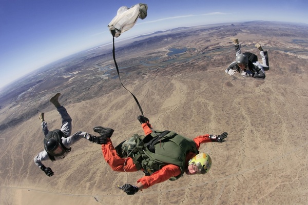 skydive parachute parachuting 