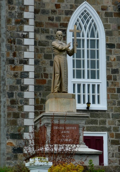 statue church religion