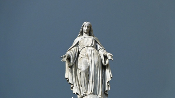 statue of liberty sky overcast