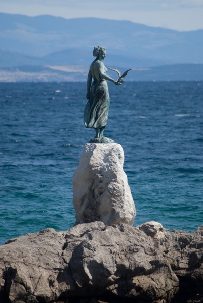 statue sea coast