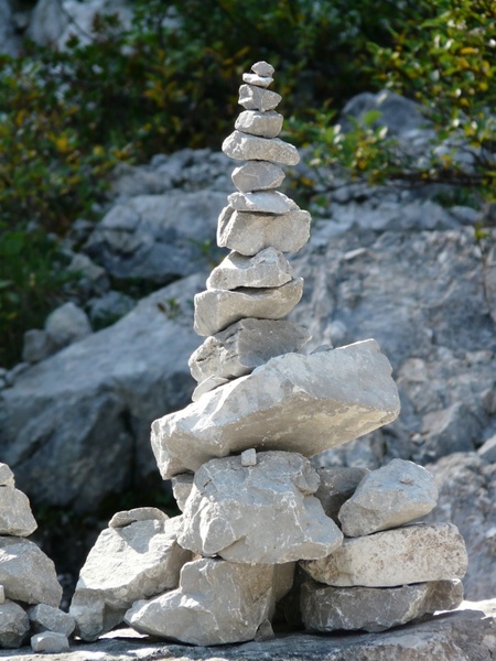 steinmann cairn stones