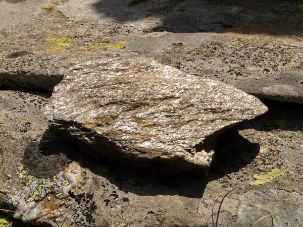 stone mica rock