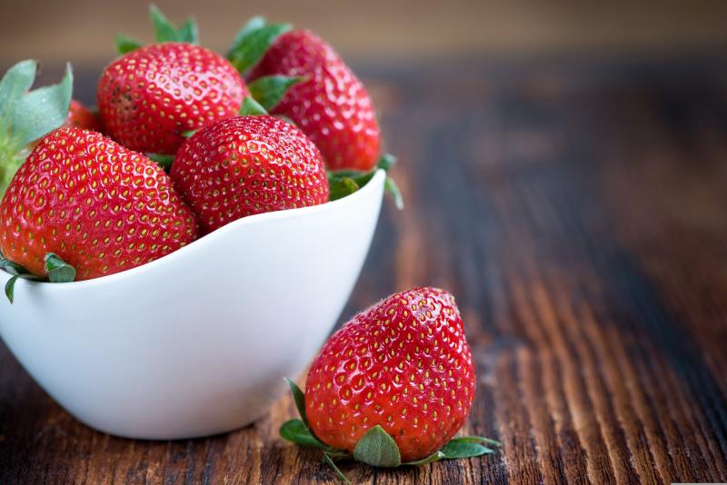 strawberry  backdrop picture classic closeup 