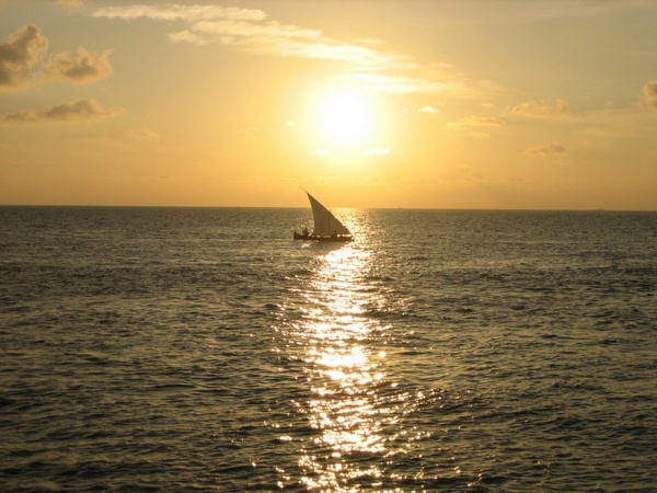 sunset sailing boat maldives