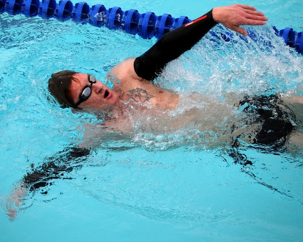 swimmer swimming backstroke 