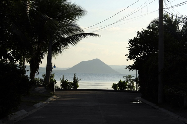 taal volcano in the philippines