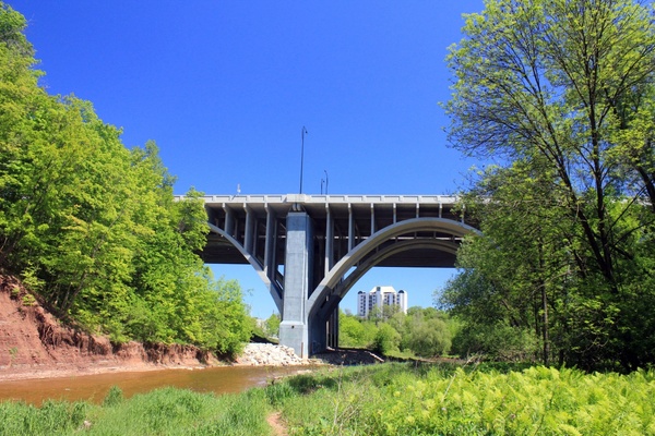 the highway bridge at bronte creek provincial park ontario canada 