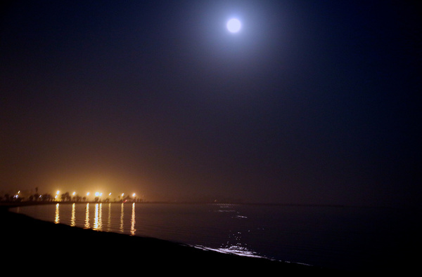 the moon at the rockport tx beach tonight  