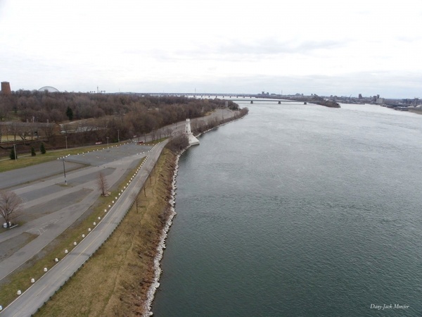 the st lawrence river in montreal