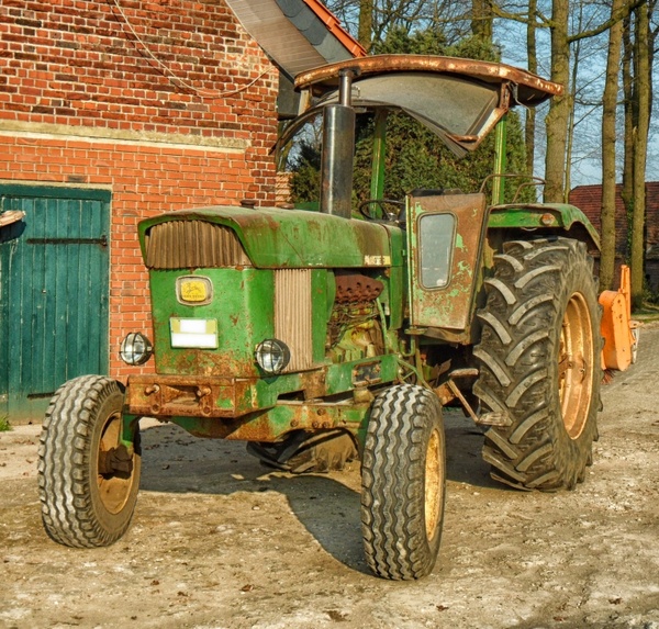 tractor john deere farm