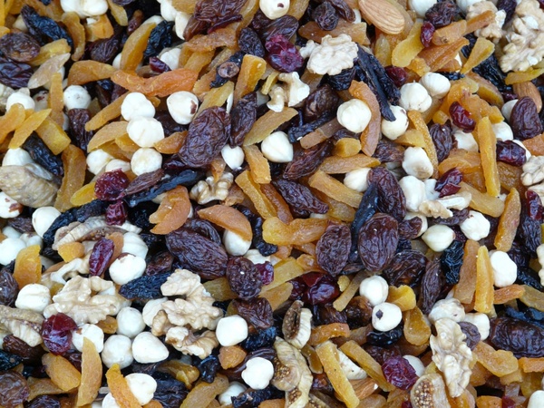 trail mix mix walnut kernels