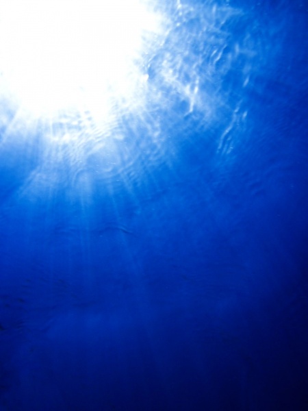 underwater solar rays 