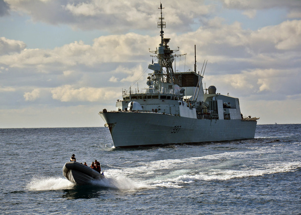 us navy sailors depart the canadian navy ship hmcs fredericton