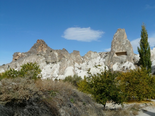 valley of roses cappadocia fairy towers