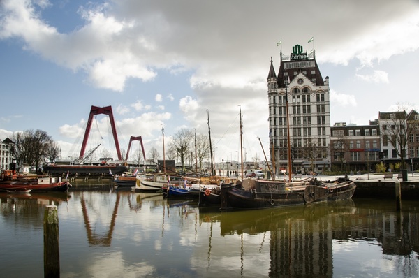view on the willemsbrug