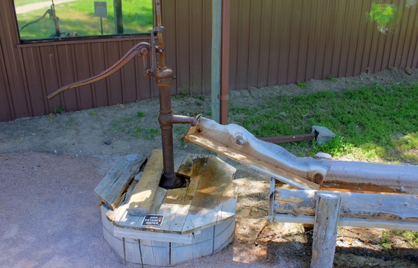 water pumping thing at badlands national park south dakota 