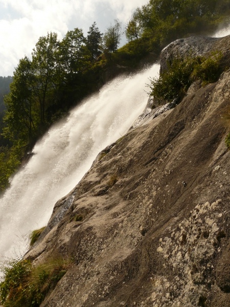 water waterfall spray
