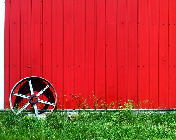wheel red hut