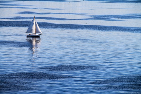 white sailboat on blue ocean