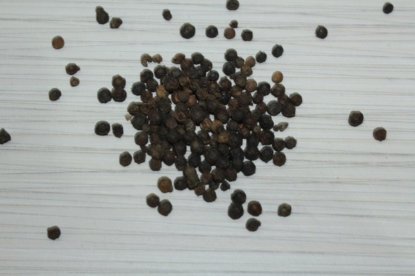 whole black pepper
