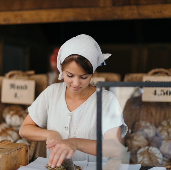 women cutting bread at her shop