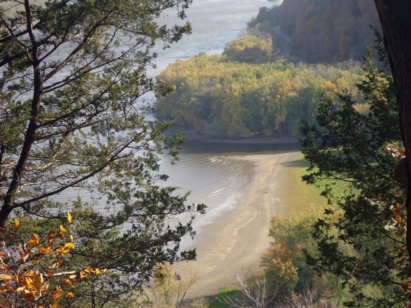 yellow river goes into the mississippi at effigy mounds iowa 