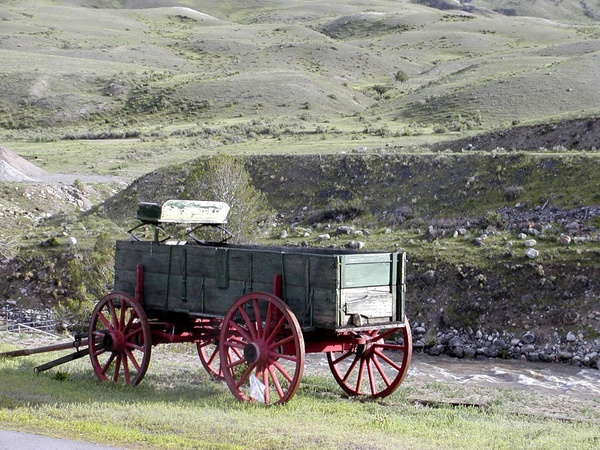 yellowstone national park heritage old wagon