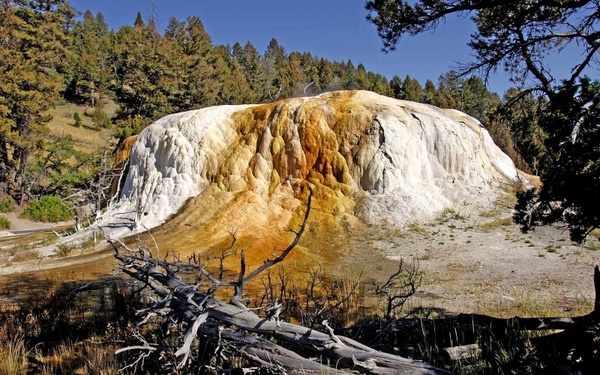 yellowstone national park orange spring mound sediment