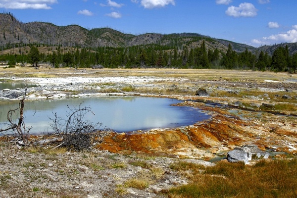 yellowstone national park scenery colorful
